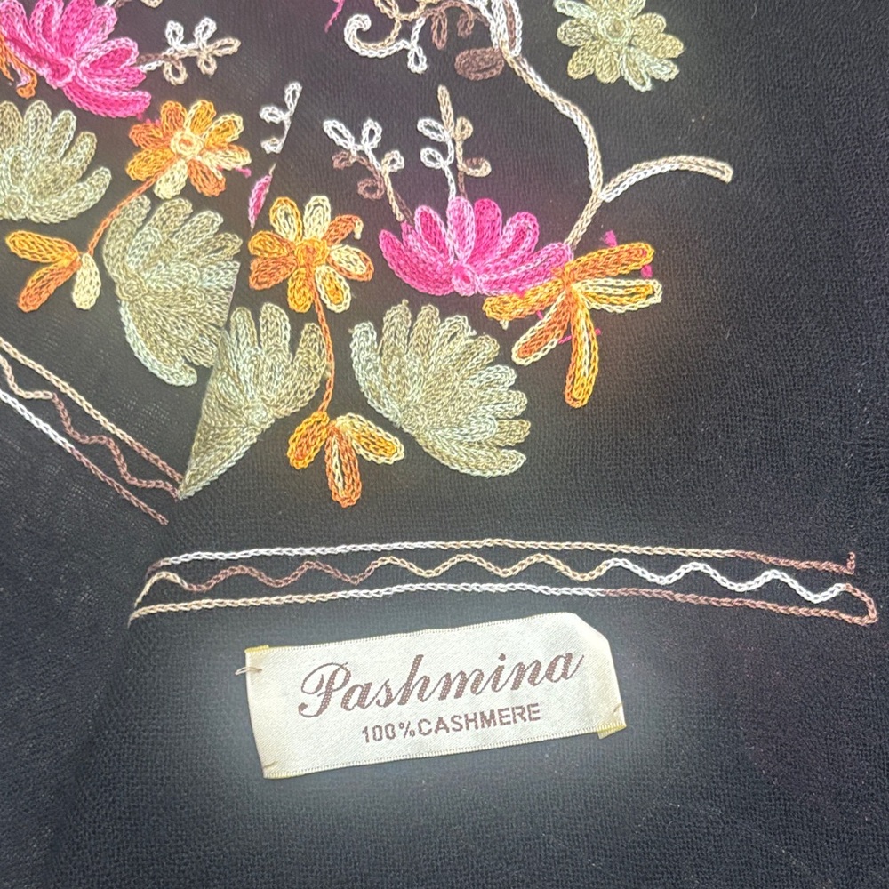 Cashmere Pashmina Black Shawl with Floral Embroidery - Picture 3 of 4